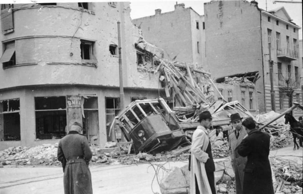 Zerstörung in Belgrad nach dem deutschen Überfall 1941.
