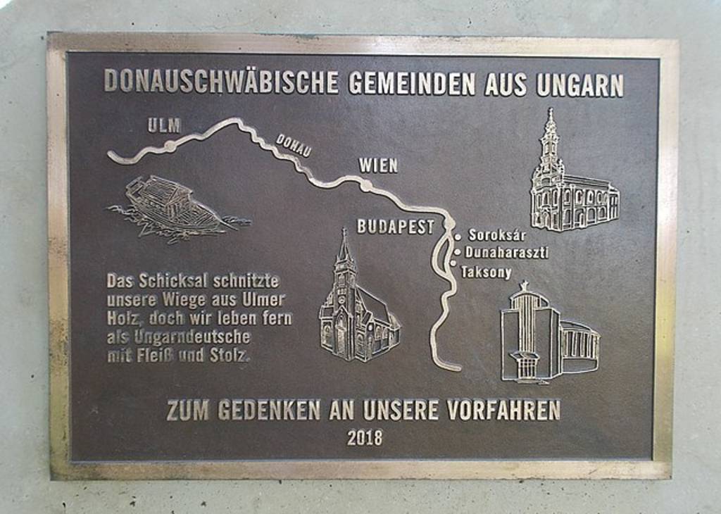 Erinnerungstafel der Donauschwaben in der Nähe von Budapest.