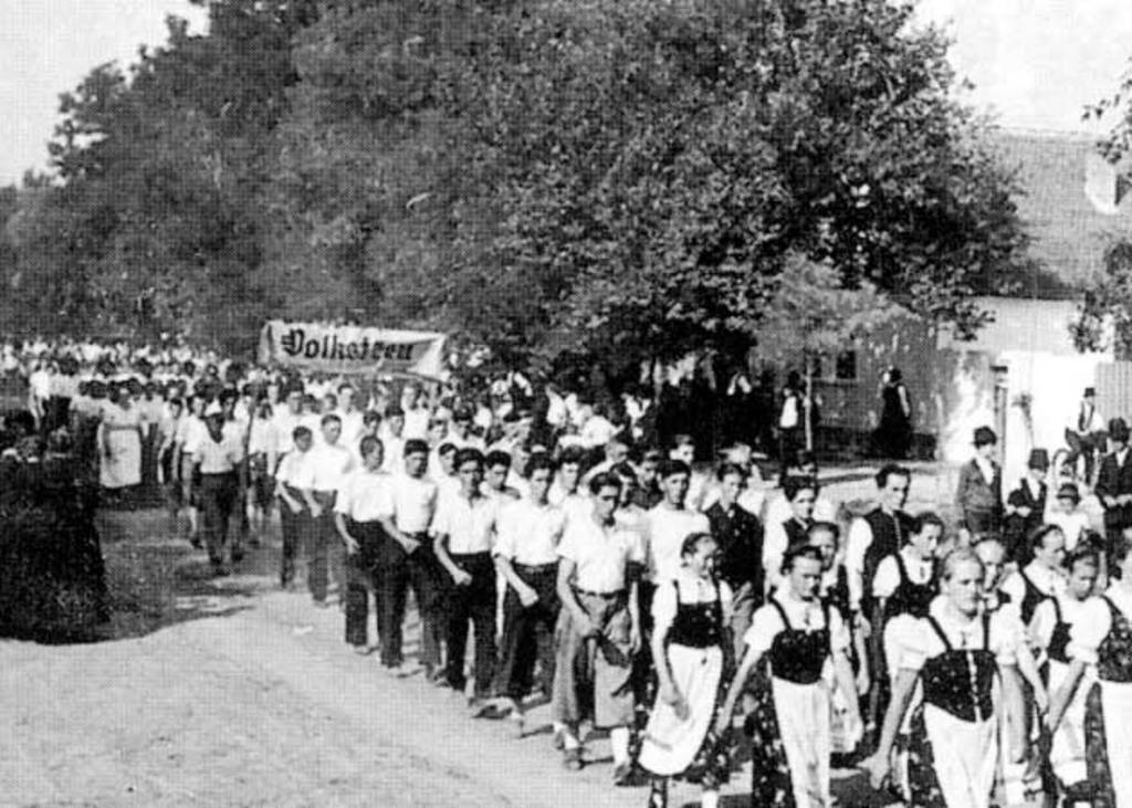 Parade des Schwäbisch-Deutschen Kulturbundes anlässlich der 175-Jahr-Feier von Filipowa 1938﻿.