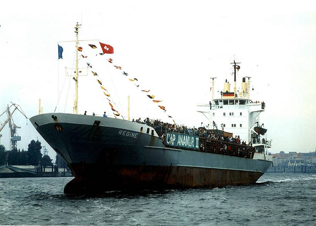 Cap Anamur II bei der Ankunft in Hamburg, 1986
